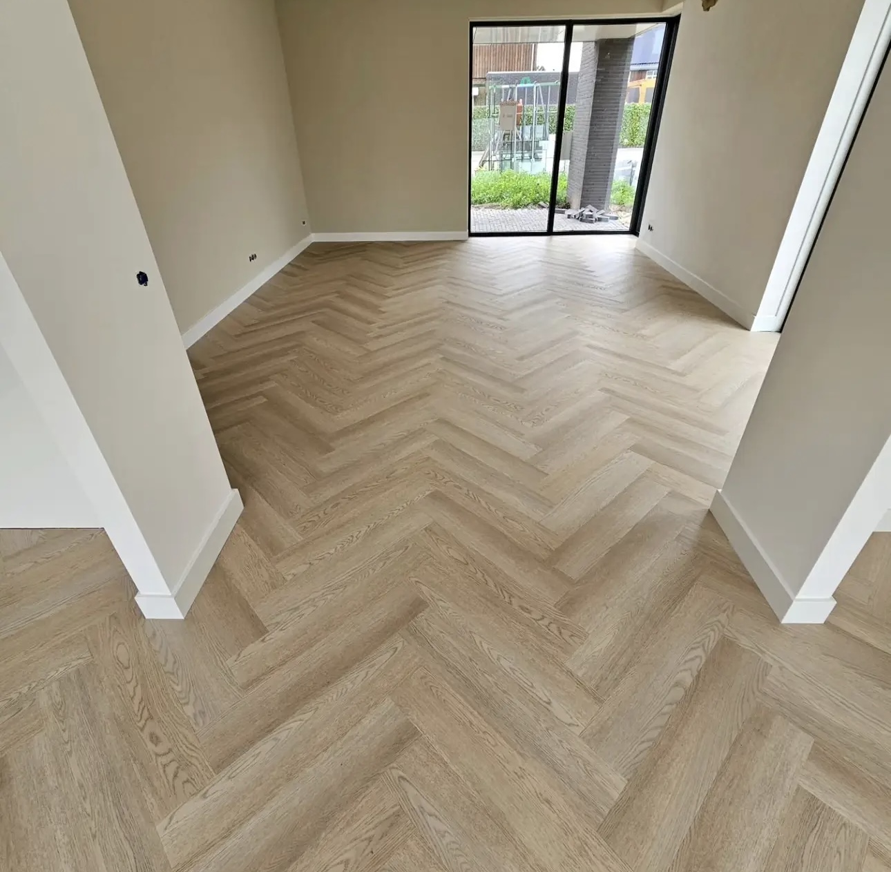Visgraat vloer in nieuwe woning
